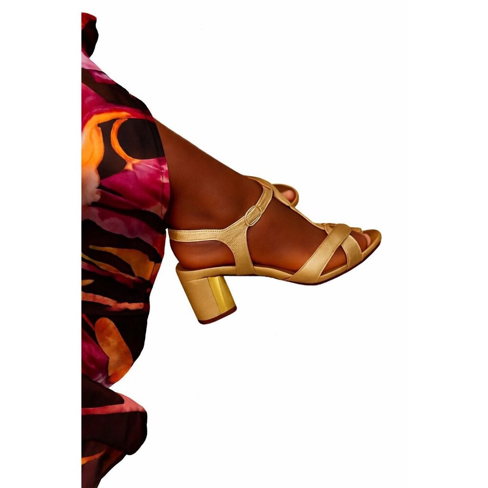 L’AMOUR DES PIEDS Mabry Gold Leather Sandal Size 7.5 • Comfort Heel